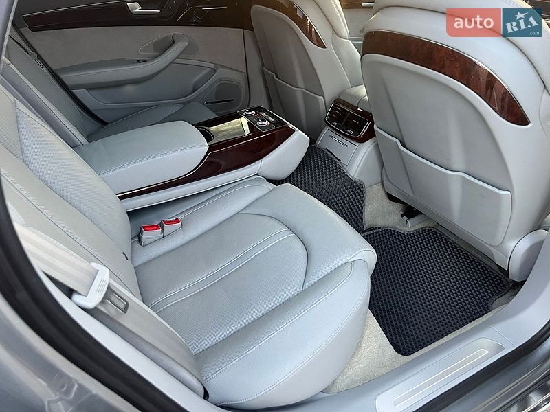 Седан Audi A8 2013 в Києві