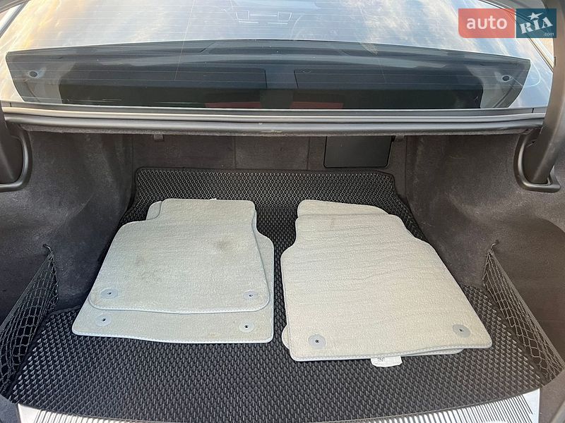Седан Audi A8 2013 в Киеве