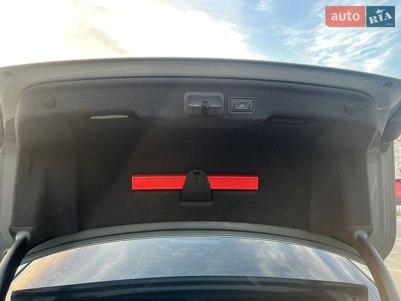 Седан Audi A8 2013 в Киеве