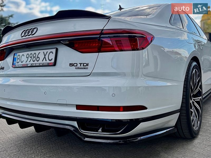 Седан Audi A8 2018 в Львові