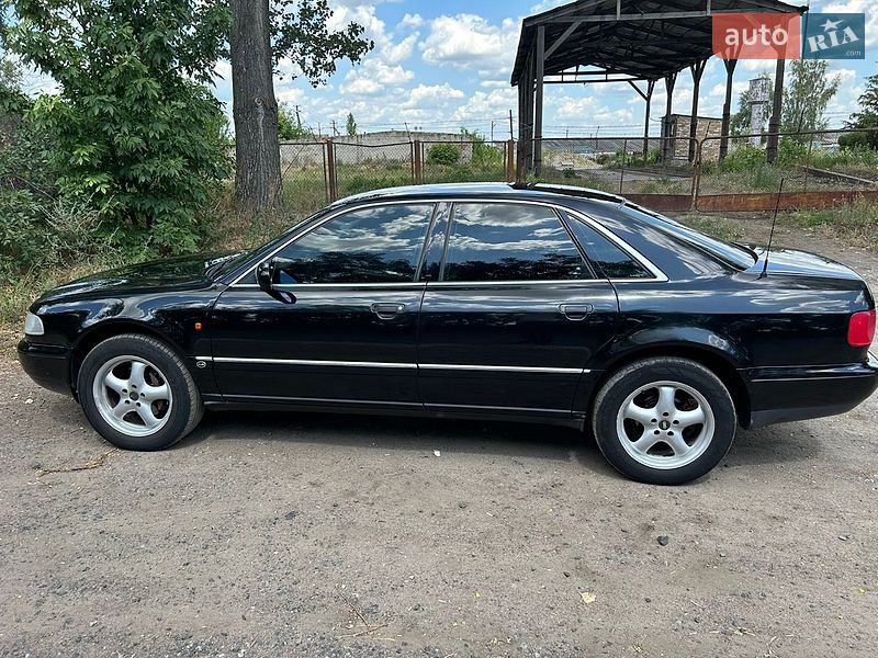 Седан Audi A8 1996 в Оржиці