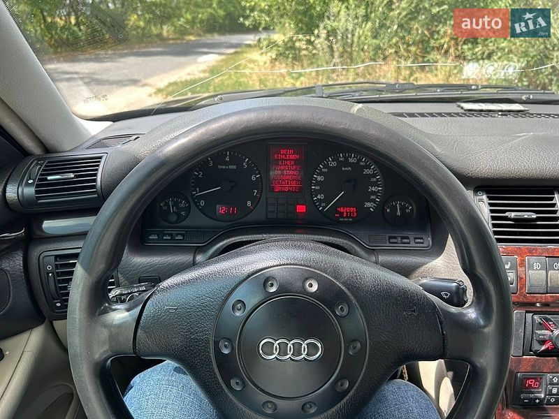 Седан Audi A8 1996 в Оржиці