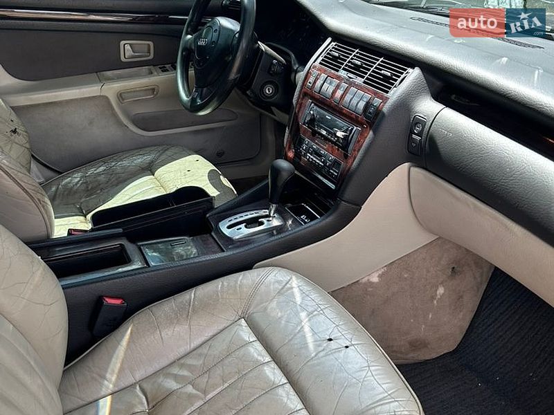 Седан Audi A8 1996 в Оржиці
