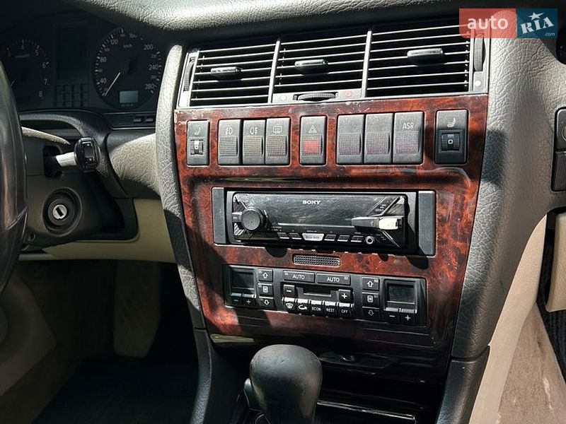 Седан Audi A8 1996 в Оржиці