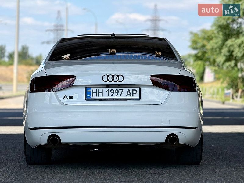 Седан Audi A8 2012 в Одессе