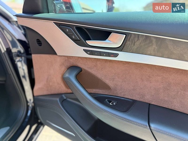 Седан Audi A8 2015 в Киеве
