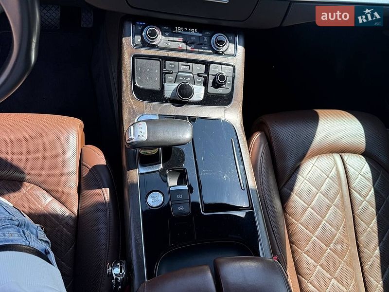 Седан Audi A8 2015 в Киеве