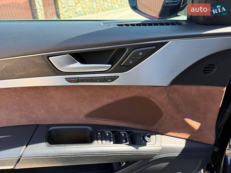 Седан Audi A8 2015 в Киеве