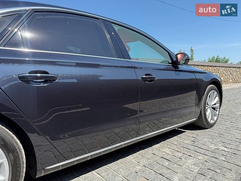 Седан Audi A8 2015 в Киеве