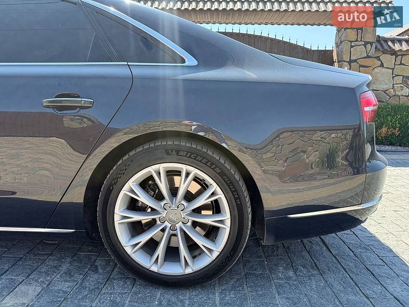 Седан Audi A8 2015 в Киеве