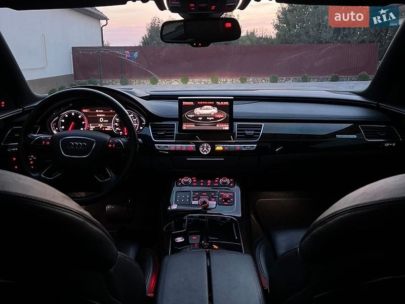 Седан Audi A8 2015 в Виноградові