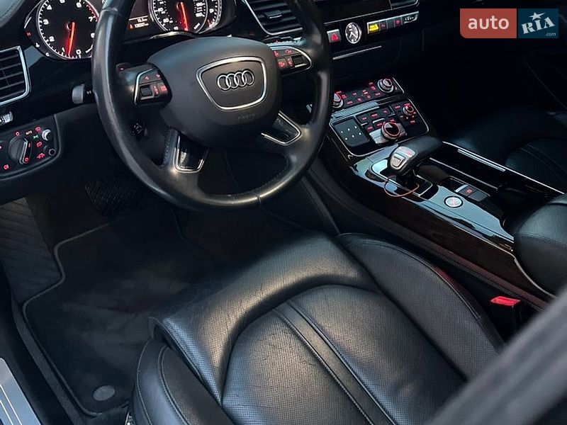Седан Audi A8 2015 в Виноградові