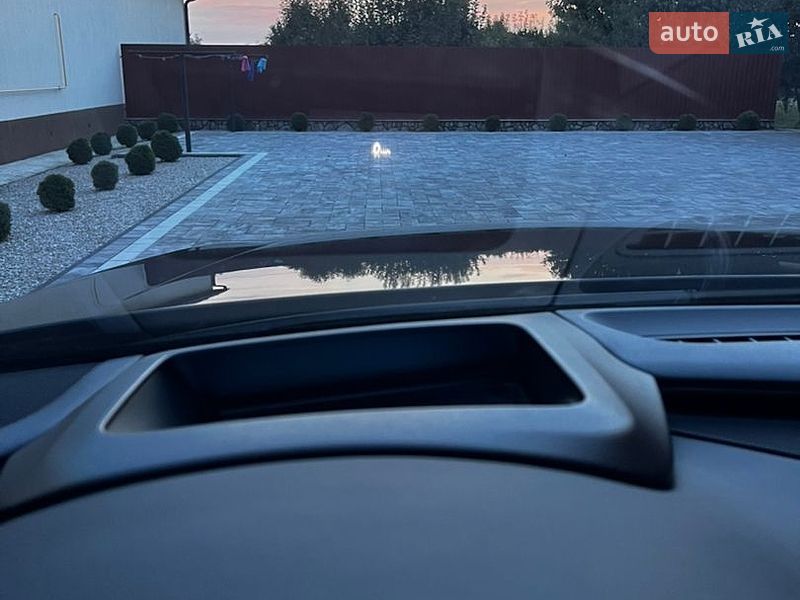 Седан Audi A8 2015 в Виноградові