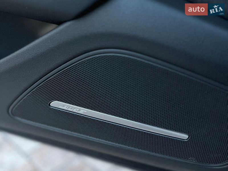 Седан Audi A8 2015 в Виноградові