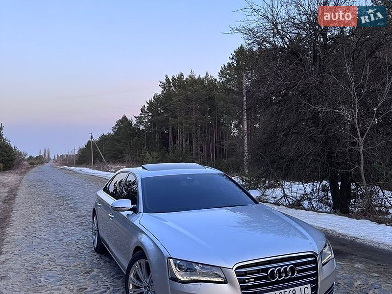 Седан Audi A8 2011 в Ровно
