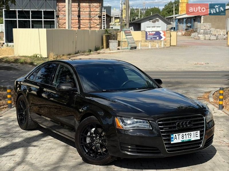 Седан Audi A8 2012 в Чернівцях