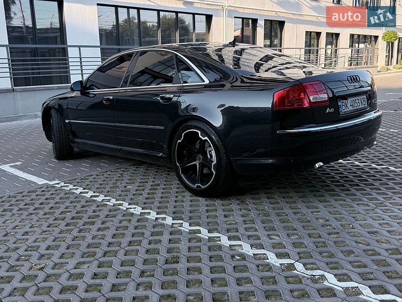 Седан Audi A8 2004 в Ровно