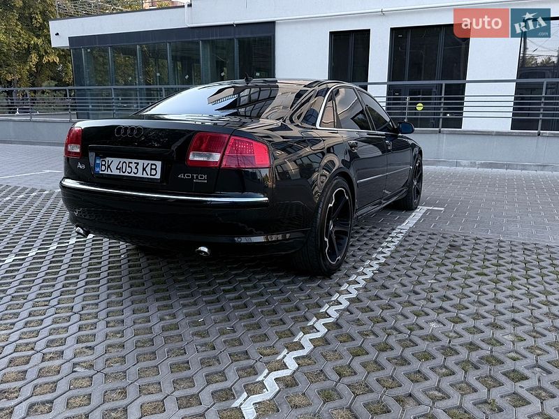 Седан Audi A8 2004 в Ровно