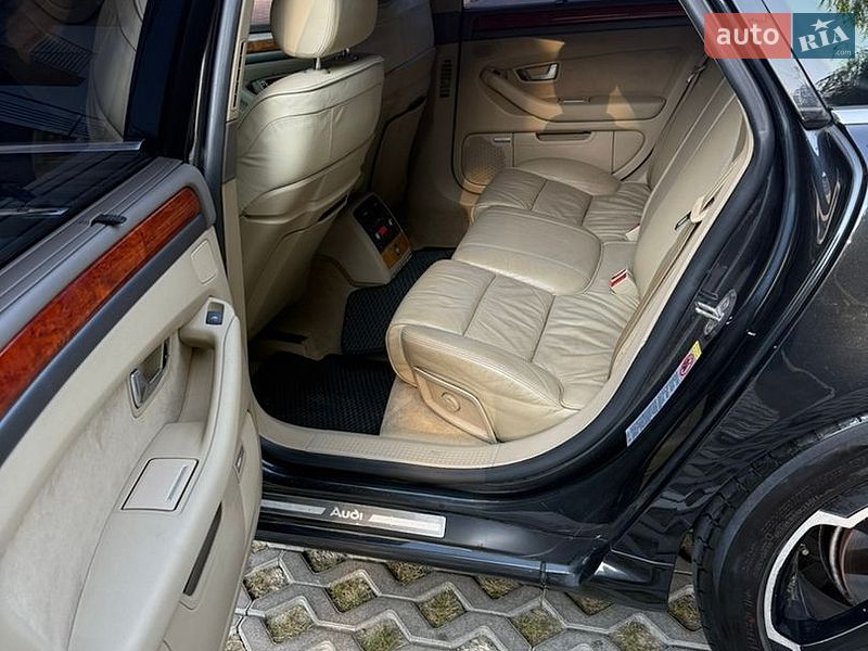 Седан Audi A8 2004 в Ровно