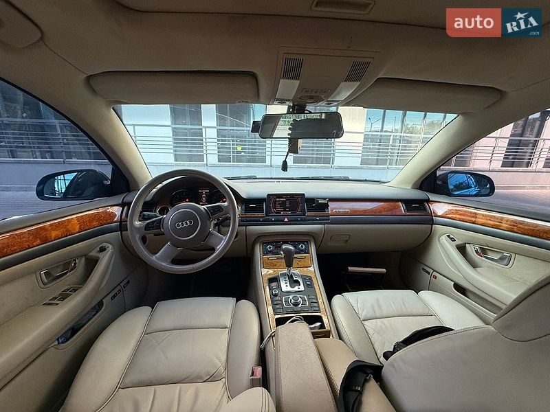 Седан Audi A8 2004 в Ровно