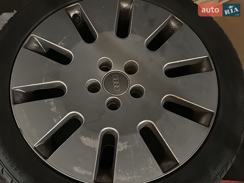 Седан Audi A8 2004 в Ровно
