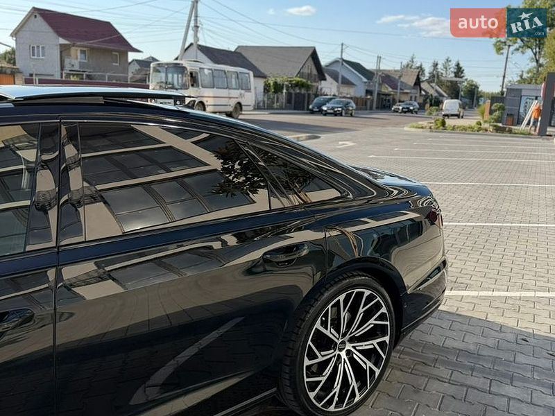 Седан Audi A8 2018 в Виноградове