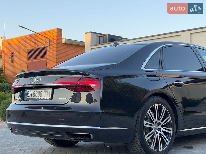 Седан Audi A8 2014 в Одесі
