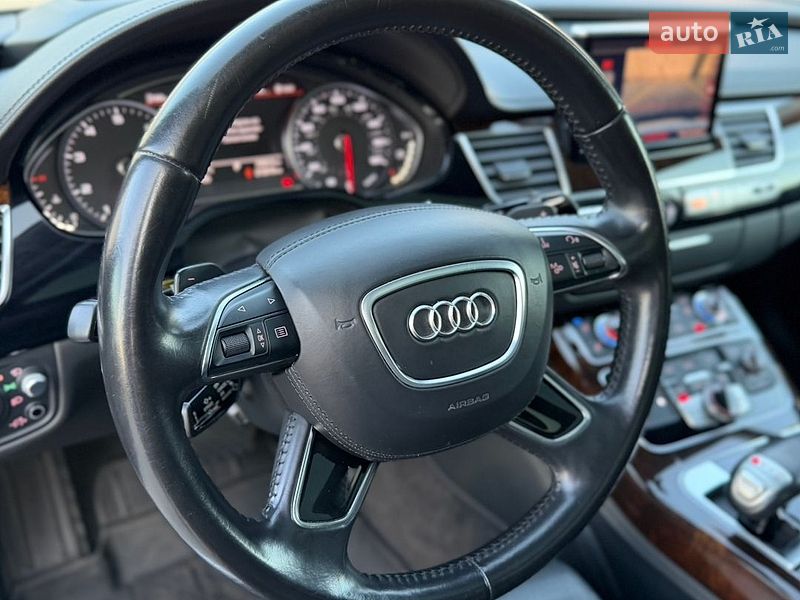 Седан Audi A8 2014 в Одесі