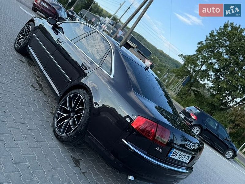 Седан Audi A8 2005 в Львові