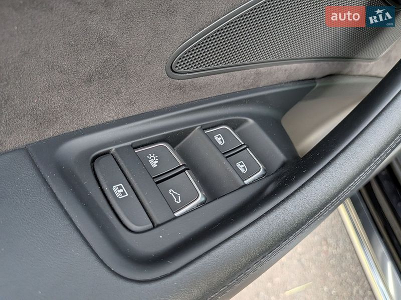 Седан Audi A8 2014 в Борисполі