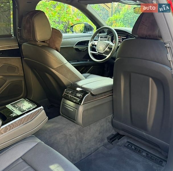 Седан Audi A8 2021 в Києві