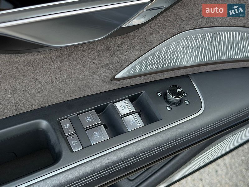 Седан Audi A8 2019 в Киеве