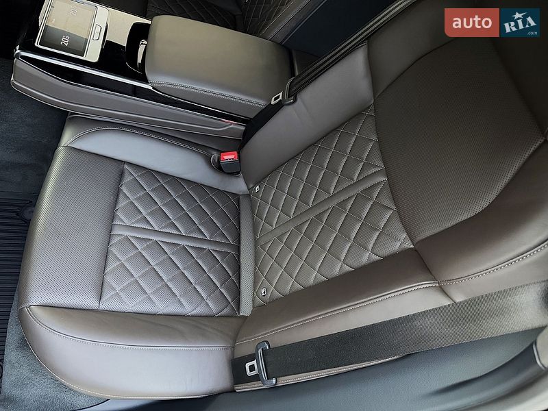 Седан Audi A8 2019 в Киеве