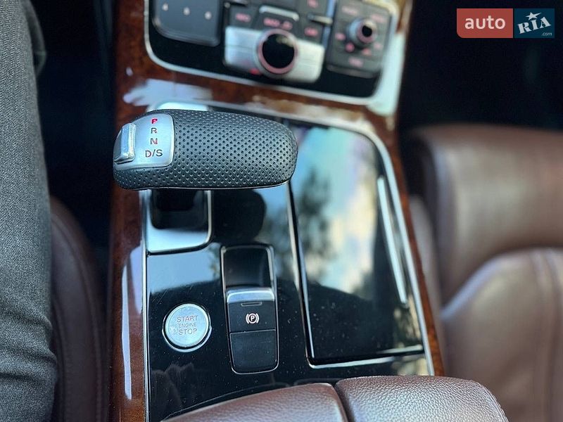 Седан Audi A8 2012 в Львові