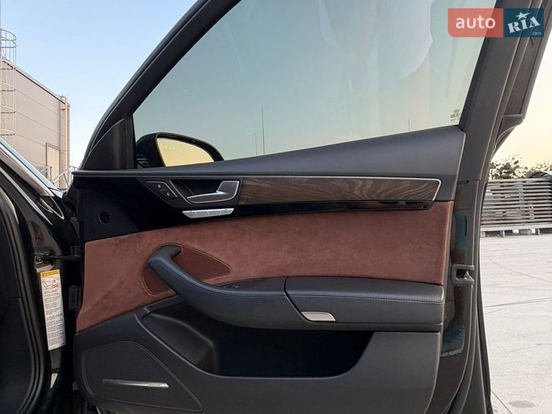 Седан Audi A8 2015 в Киеве