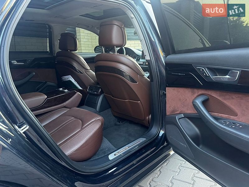 Седан Audi A8 2017 в Хмельницком
