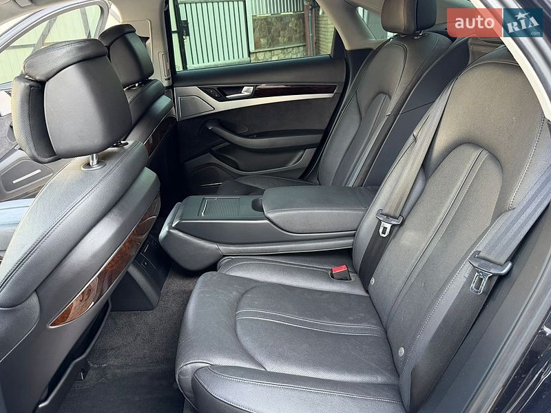 Седан Audi A8 2012 в Тернополі