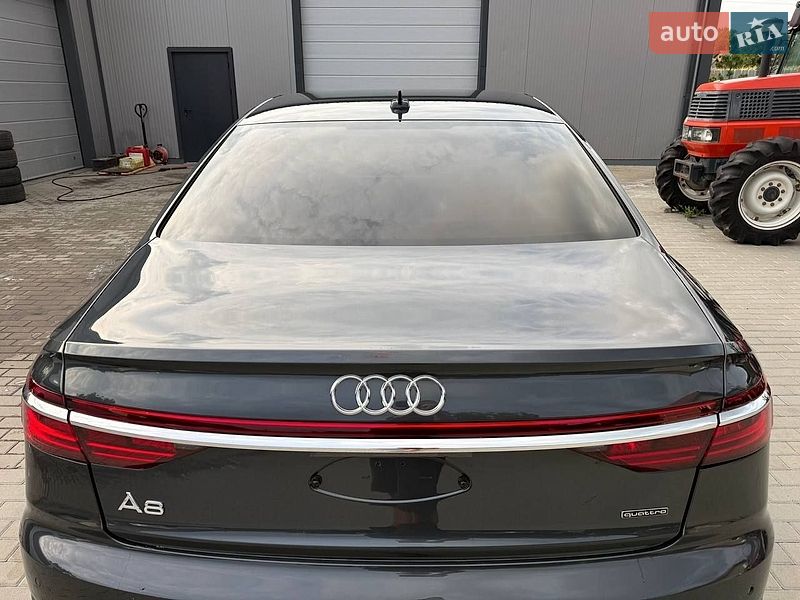 Седан Audi A8 2023 в Києві
