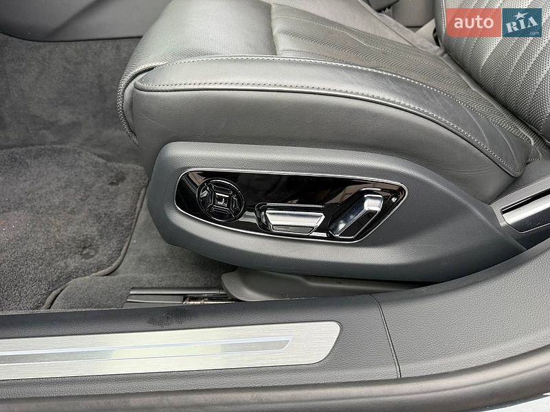 Седан Audi A8 2023 в Києві