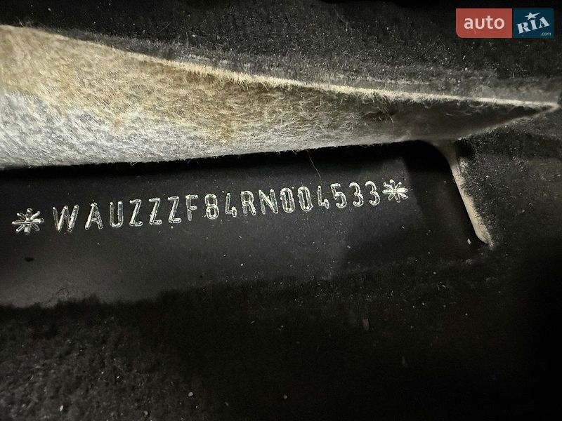Седан Audi A8 2023 в Києві