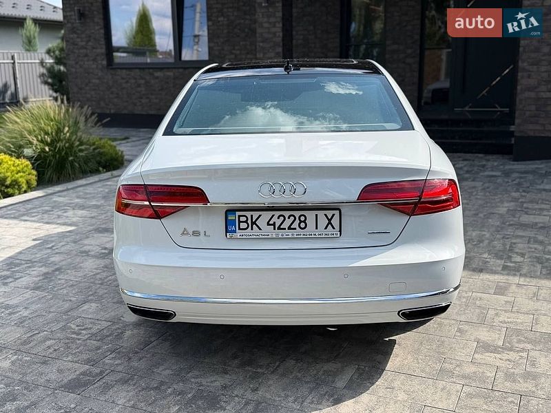 Седан Audi A8 2015 в Луцьку