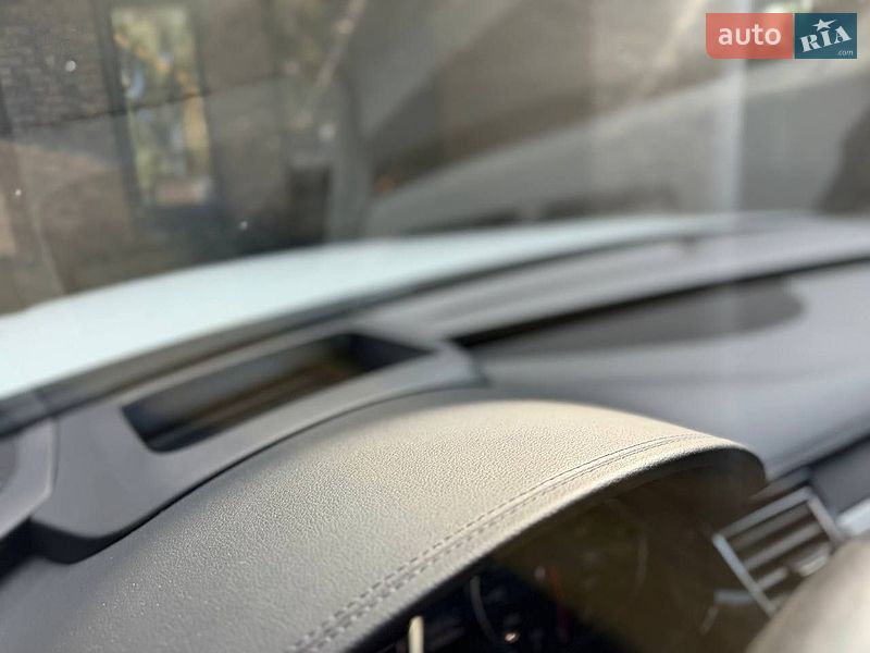 Седан Audi A8 2015 в Луцьку