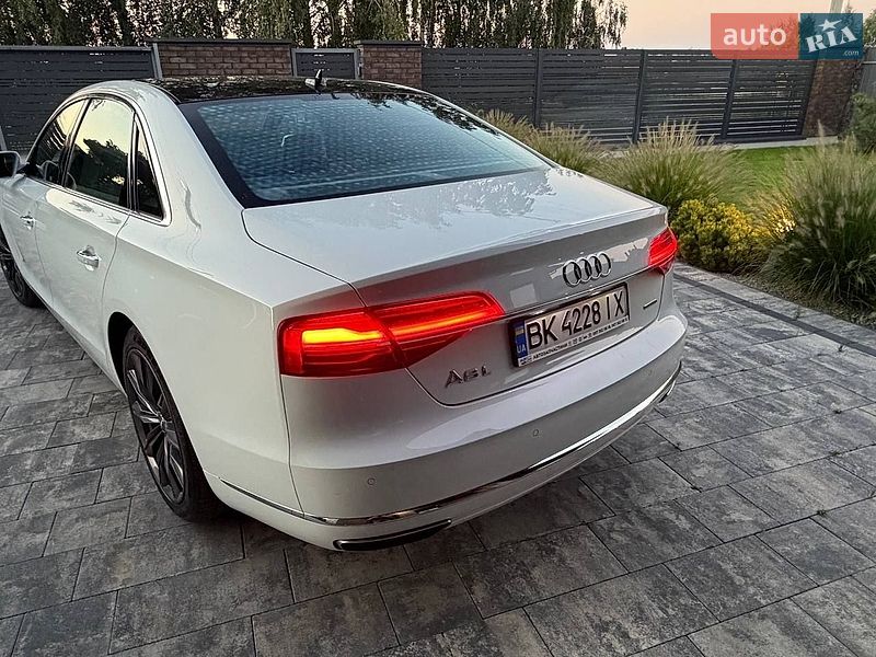 Седан Audi A8 2015 в Луцьку