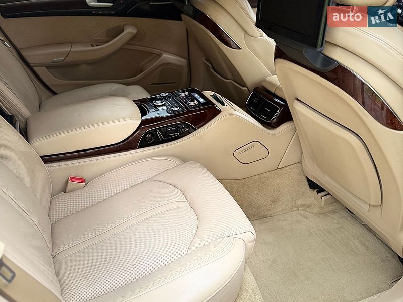 Седан Audi A8 2013 в Києві