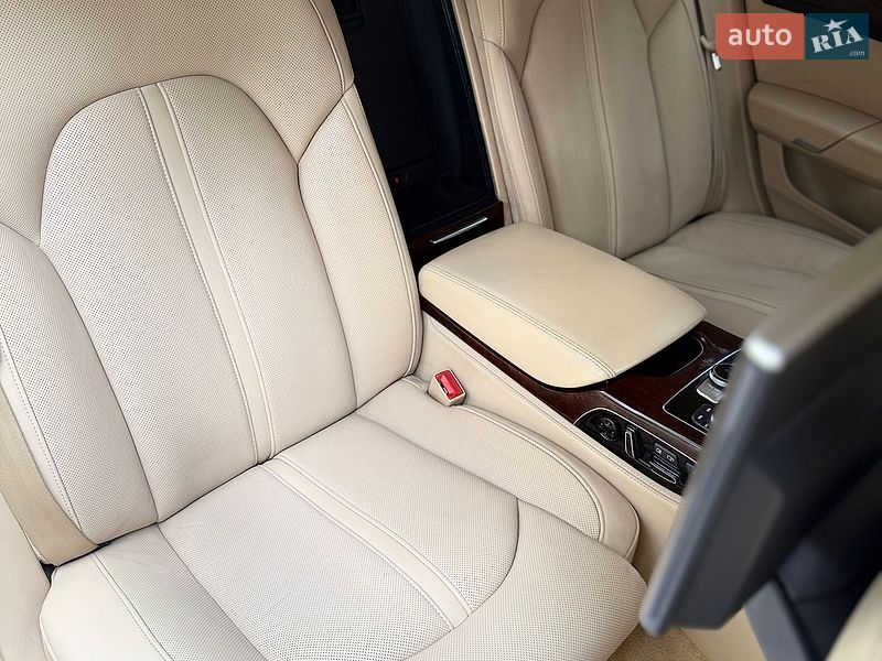 Седан Audi A8 2013 в Києві