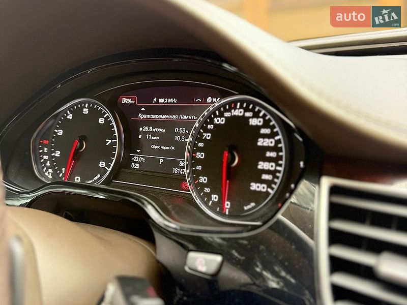 Седан Audi A8 2013 в Києві