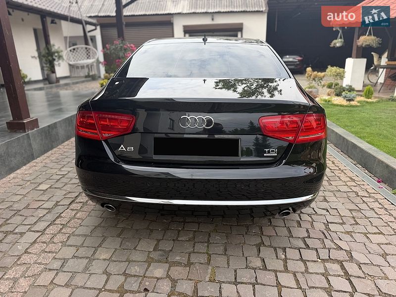 Седан Audi A8 2010 в Мукачево