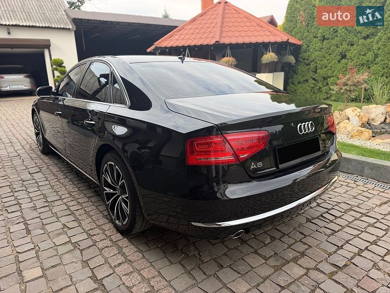 Седан Audi A8 2010 в Мукачево