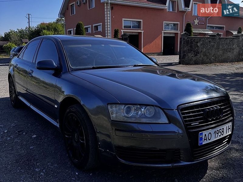 Седан Audi A8 2003 в Ужгороді