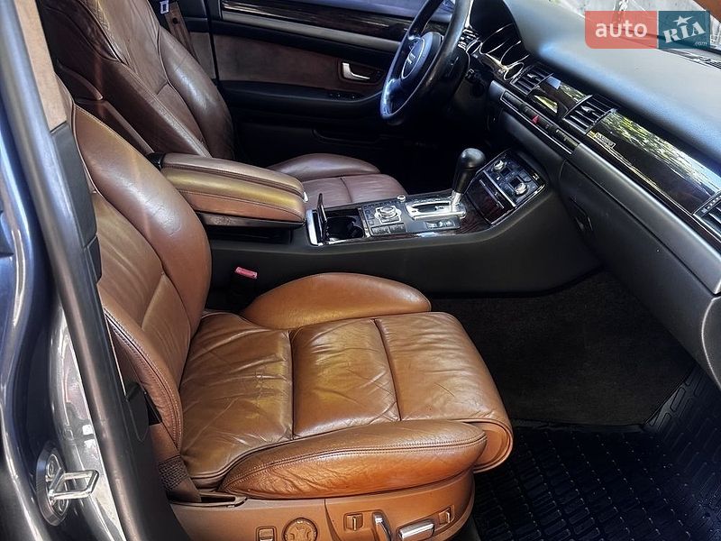 Седан Audi A8 2003 в Ужгороді